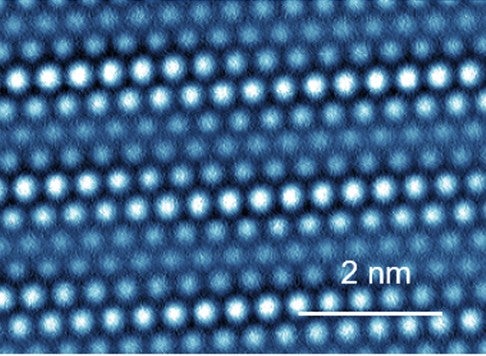 Observing topological edge states using moiré patterns