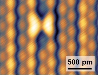 Electronic self-passivation of single vacancy in black phosphorus