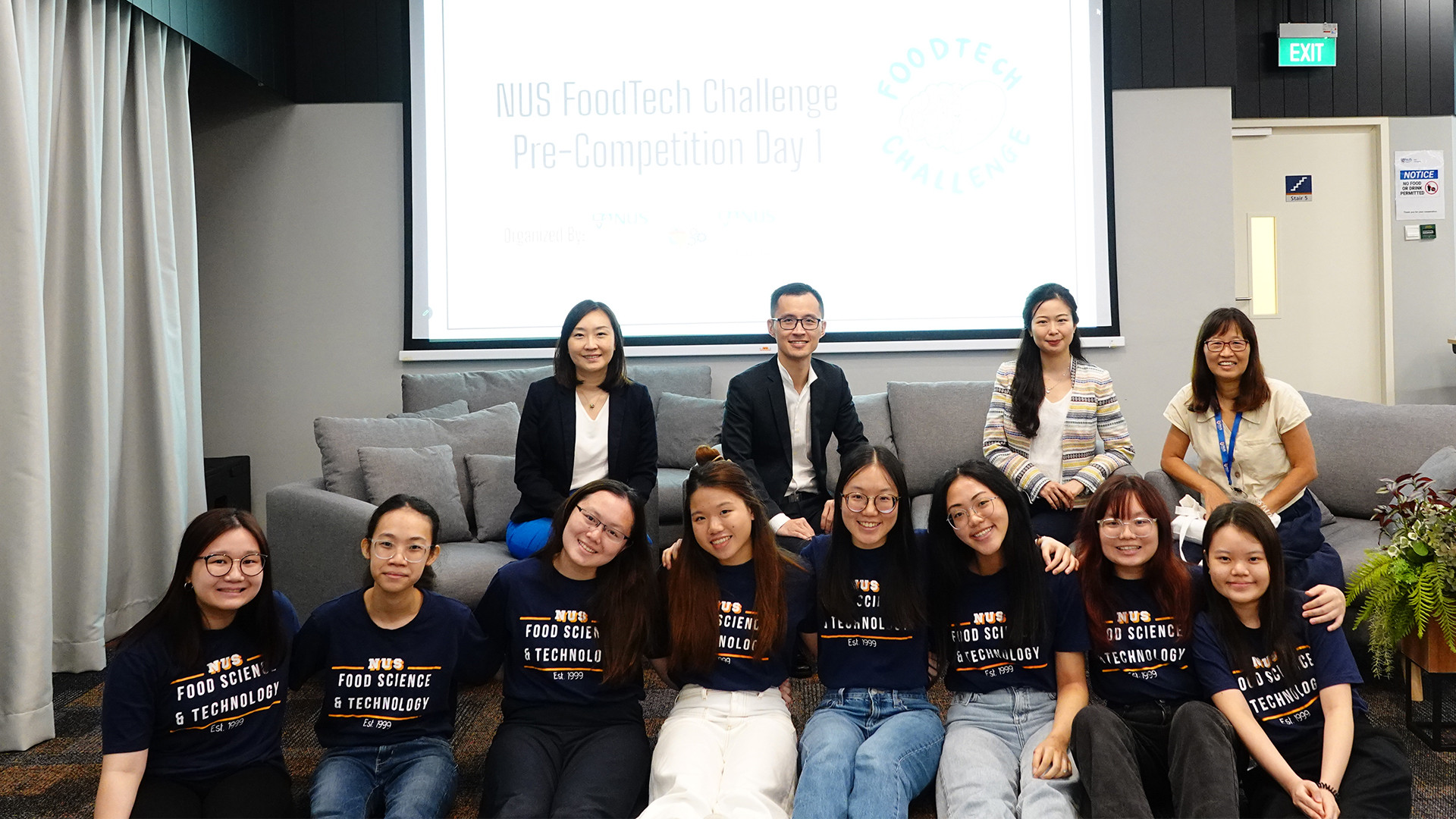 Committee members (in front row) of the student-led NUS FoodTech Challenge 2023 with speakers from Tate & Lyle and NUS staff advisor (in back row) at the pre-competition workshop.