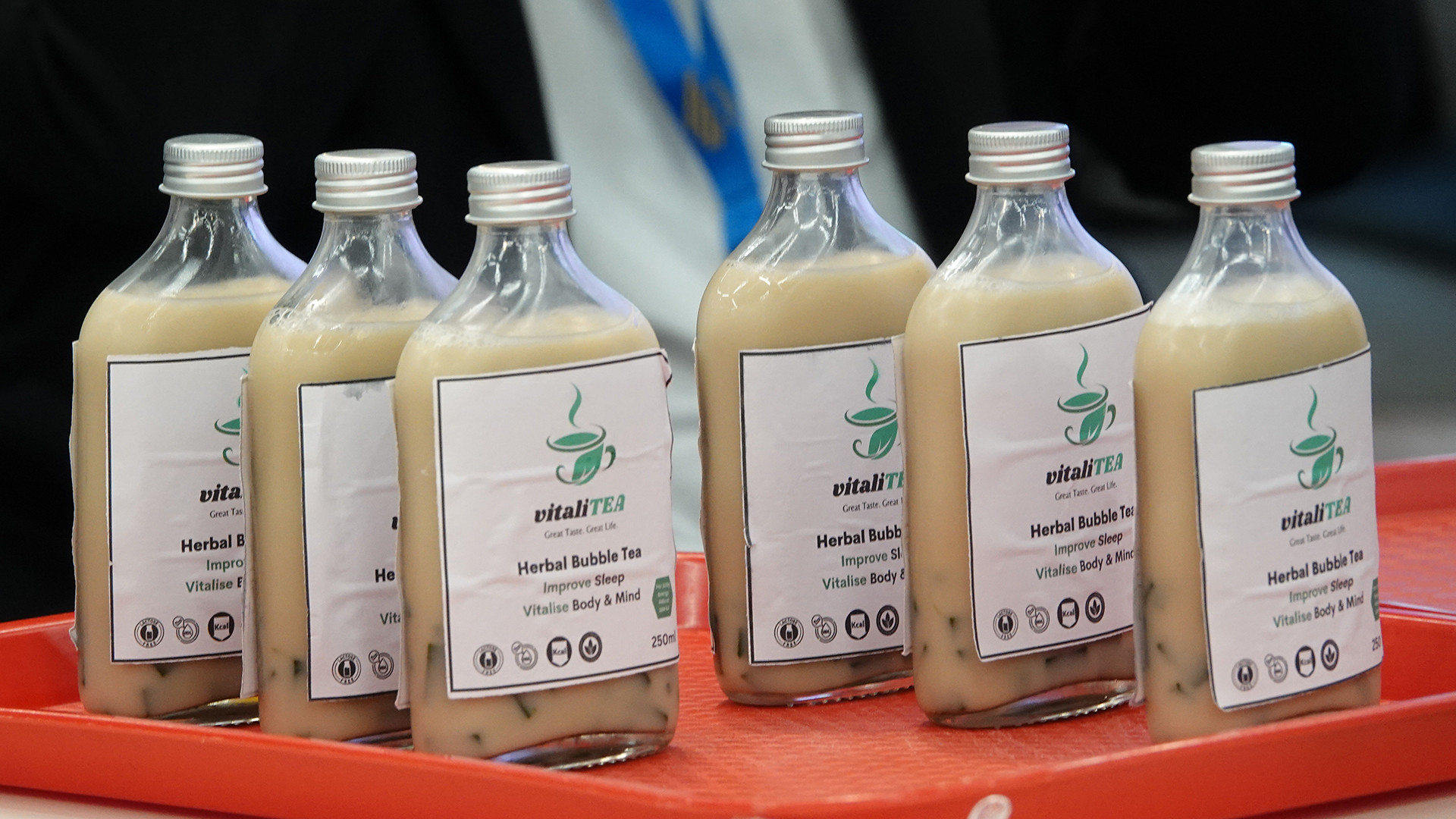 Comprising NUS Year 2 and Year 3 students from the Life Sciences, Food Science & Technology, and Business programmes, Team VitaliTEA proposed a low-calorie, vegan-friendly TCM-based spinach konnyaku boba tea that aims to promote better sleep.