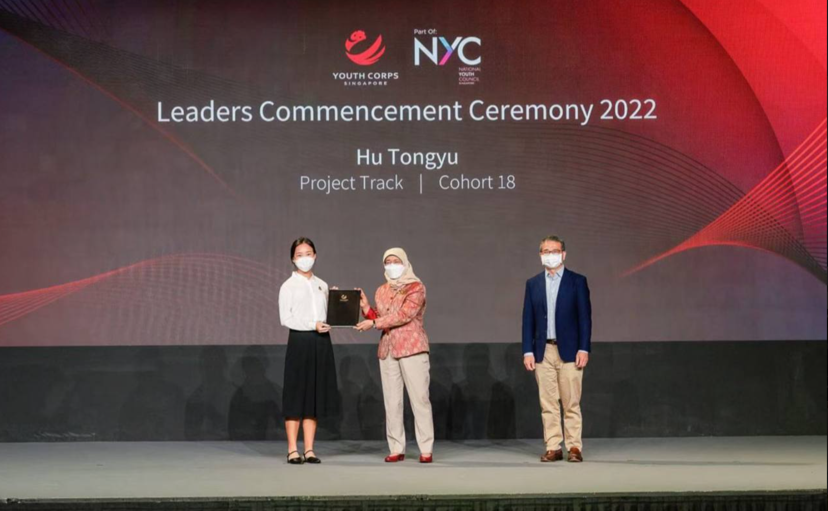 Tongyu receiving the Youth Corp Leaders Programme certificate from President Halimah Yacob during the graduation ceremony.