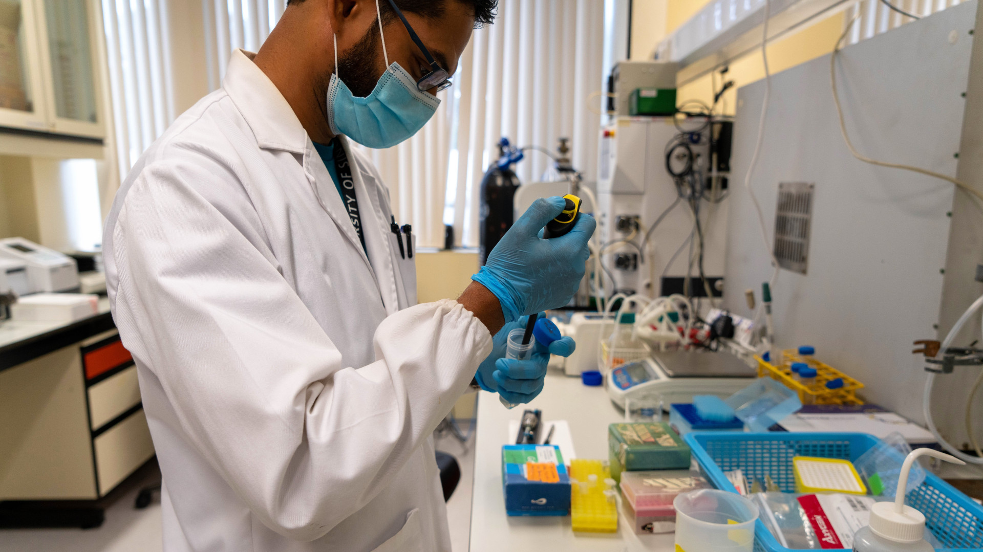 Dr Chiranjit Dutta, first author of the paper and now a post-doctoral research fellow in the US, performing the experiments as a Research Fellow at NUS in 2021.