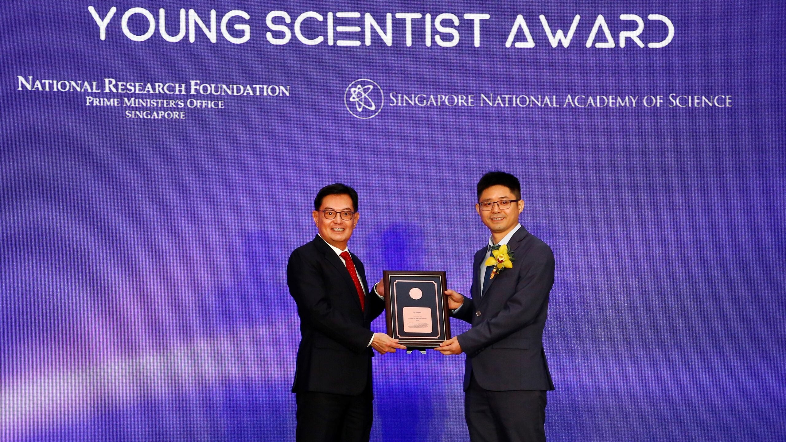 Addressing major challenges in science and technology now requires closer collaboration among diverse teams of experts, according to Assoc Prof Lu Jiong whose research on green catalysts won him the YSA. (Photo: National Research Foundation, Singapore)