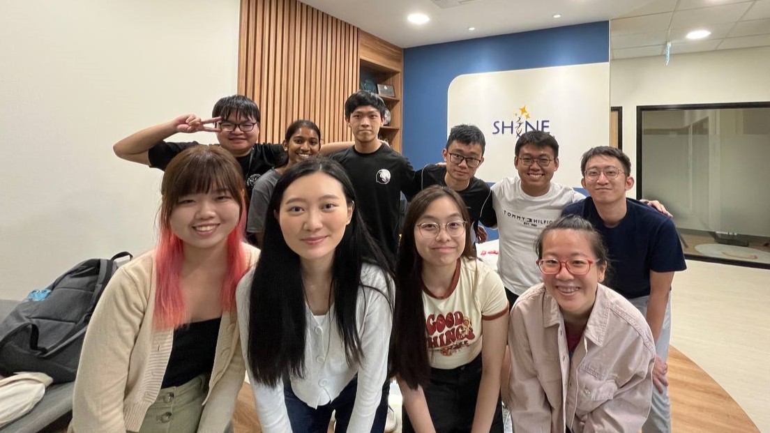 In addition to the Paint-A-Home initiative, Si En (back row, third from left) seen here with fellow student volunteers, also served as Vice Chairperson and Treasurer for Clementi Youth Sparks, an NUS CSC programme that engages at-risk youth through tutoring and enrichment activities.